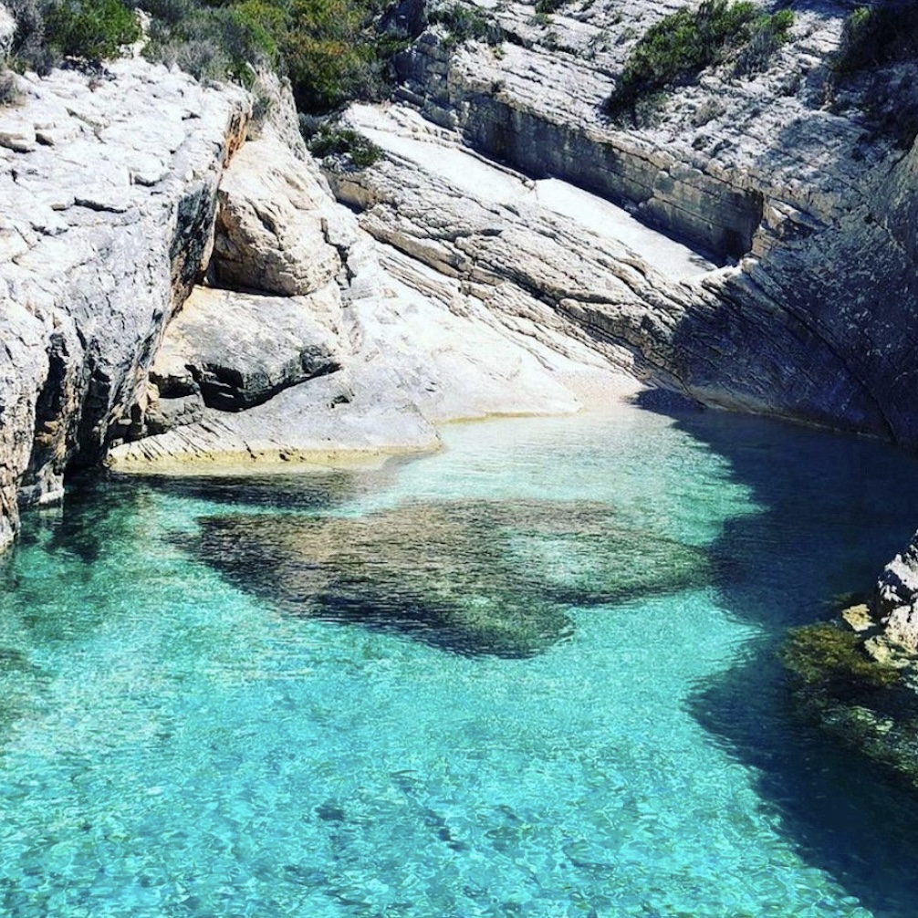 Mala Pritiscina bay aerial view - 5 Islands boat tour from Hvar Croatia
